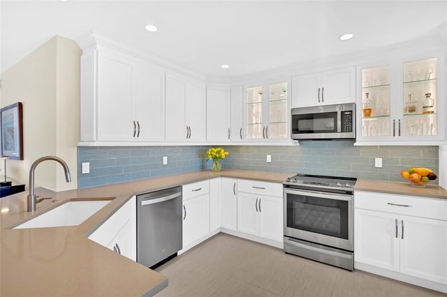 9226 MIDNIGHT PASS ROAD 3B, Sarasota, FL 34242