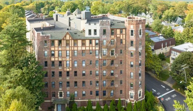 2 Spruce Street 2J, Great Neck, NY 11021
