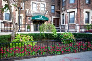 2 Spruce Street 2J, Great Neck, NY 11021