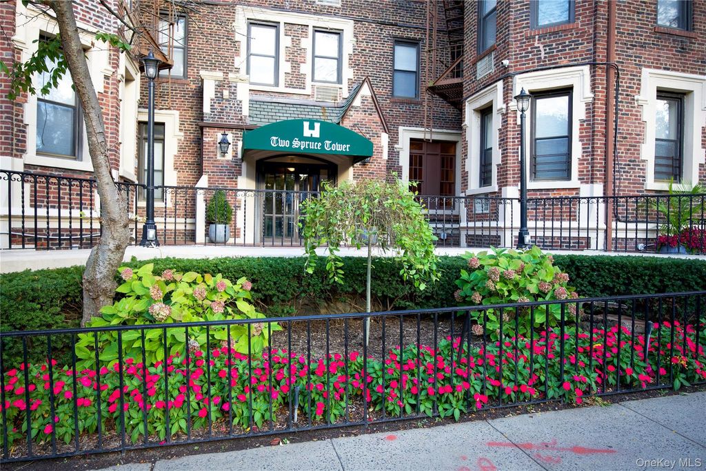 2 Spruce Street 2J, Great Neck, NY 11021