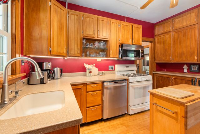1146 Douglas Avenue, Flossmoor, IL 60422