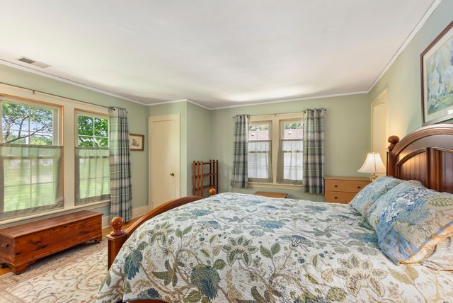 1146 Douglas Avenue, Flossmoor, IL 60422
