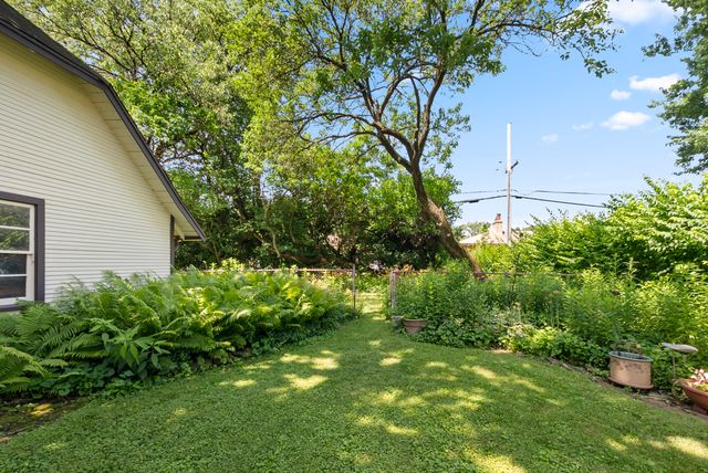 1146 Douglas Avenue, Flossmoor, IL 60422