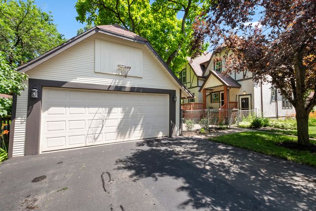 1146 Douglas Avenue, Flossmoor, IL 60422