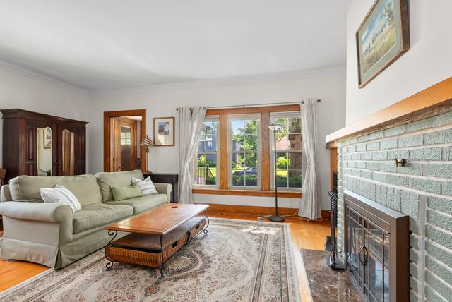 1146 Douglas Avenue, Flossmoor, IL 60422