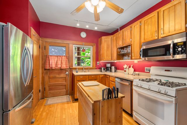 1146 Douglas Avenue, Flossmoor, IL 60422