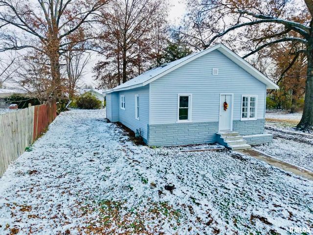 618 S McLeansboro Street, Benton, IL 62812