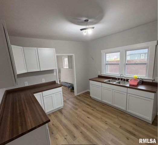 618 S McLeansboro Street, Benton, IL 62812