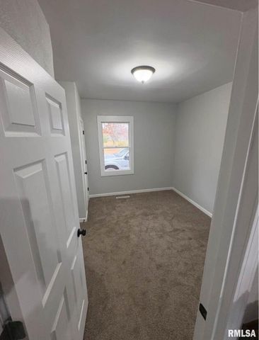 618 S McLeansboro Street, Benton, IL 62812