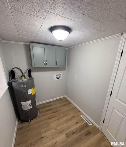 618 S McLeansboro Street, Benton, IL 62812