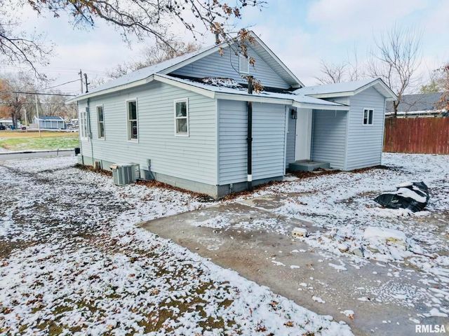 618 S McLeansboro Street, Benton, IL 62812