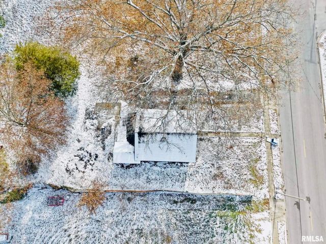 618 S McLeansboro Street, Benton, IL 62812