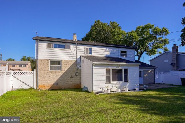 906 NORTHBRIAR DR, York, PA 17404