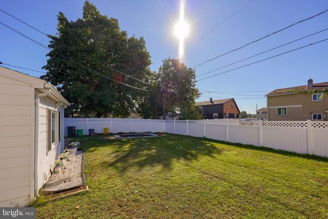 906 NORTHBRIAR DR, York, PA 17404
