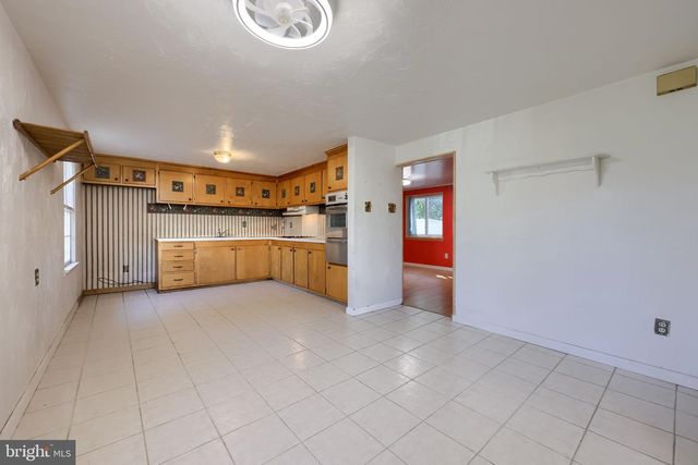 906 NORTHBRIAR DR, York, PA 17404