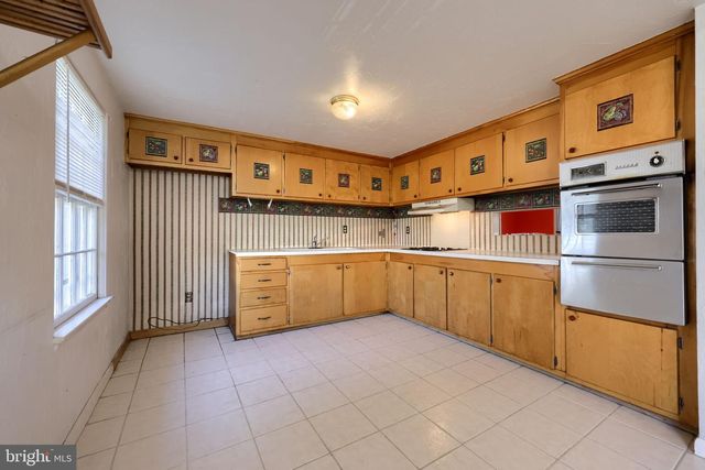 906 NORTHBRIAR DR, York, PA 17404