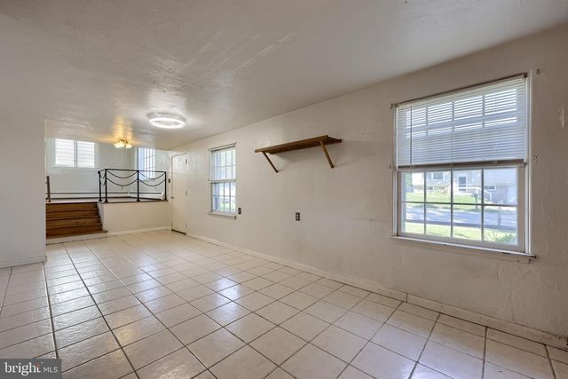906 NORTHBRIAR DR, York, PA 17404