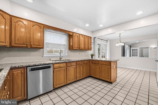 7520 ROYAL DOMINION DR, Bethesda, MD 20817