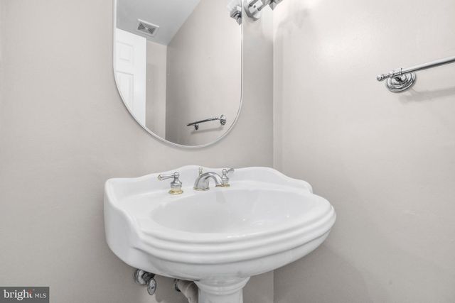 7520 ROYAL DOMINION DR, Bethesda, MD 20817