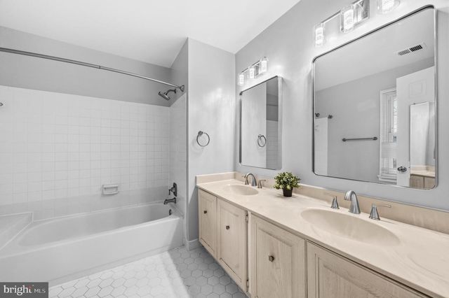 7520 ROYAL DOMINION DR, Bethesda, MD 20817