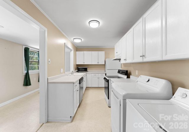 1136 E Woodlawn Road, Charlotte, NC 28209