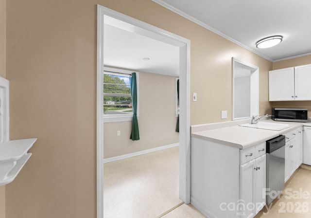 1136 E Woodlawn Road, Charlotte, NC 28209