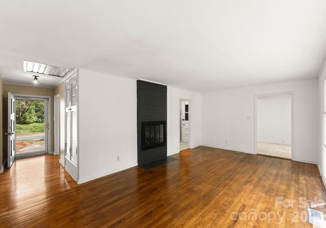 1136 E Woodlawn Road, Charlotte, NC 28209