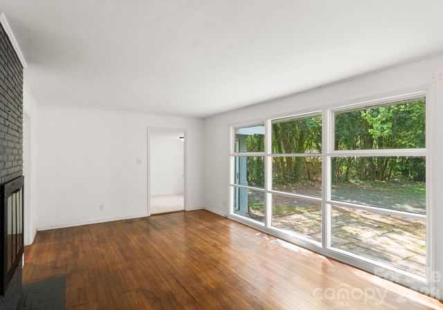 1136 E Woodlawn Road, Charlotte, NC 28209