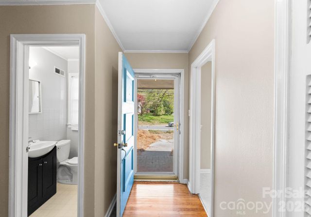 1136 E Woodlawn Road, Charlotte, NC 28209