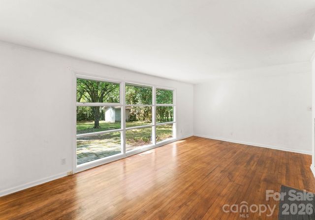 1136 E Woodlawn Road, Charlotte, NC 28209