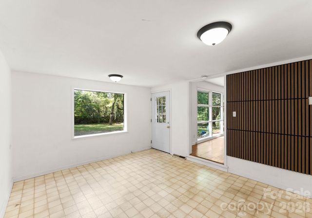 1136 E Woodlawn Road, Charlotte, NC 28209