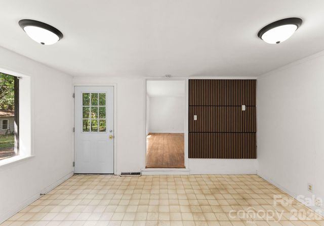 1136 E Woodlawn Road, Charlotte, NC 28209