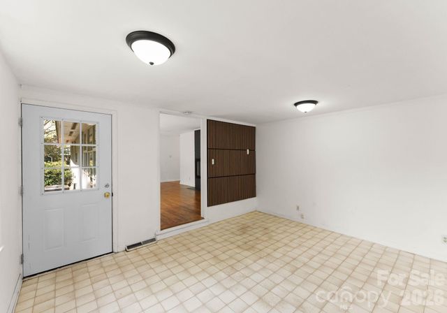 1136 E Woodlawn Road, Charlotte, NC 28209