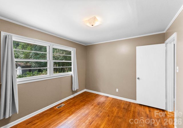 1136 E Woodlawn Road, Charlotte, NC 28209