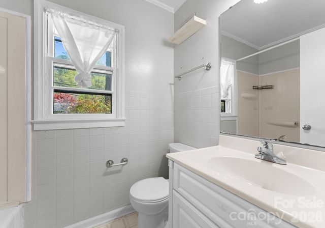 1136 E Woodlawn Road, Charlotte, NC 28209