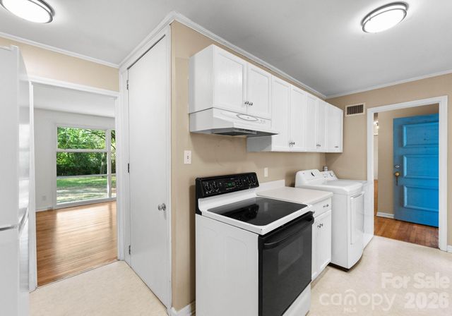 1136 E Woodlawn Road, Charlotte, NC 28209