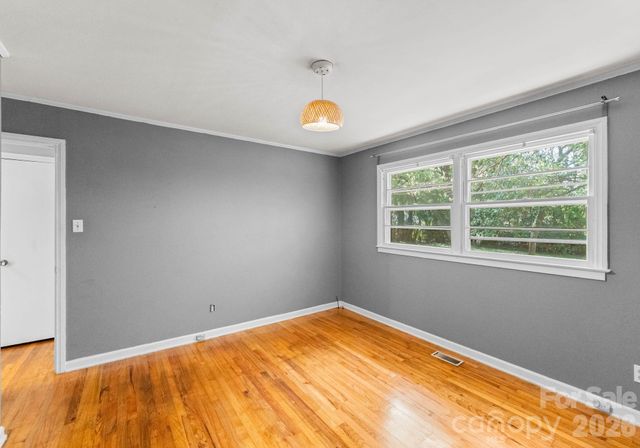 1136 E Woodlawn Road, Charlotte, NC 28209