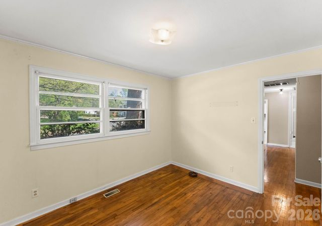 1136 E Woodlawn Road, Charlotte, NC 28209