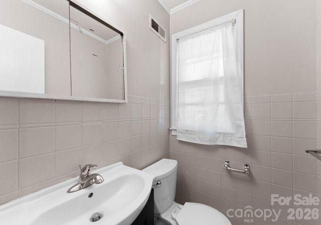 1136 E Woodlawn Road, Charlotte, NC 28209