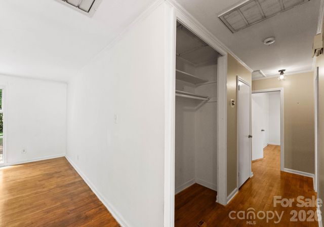 1136 E Woodlawn Road, Charlotte, NC 28209