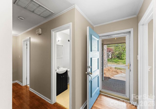 1136 E Woodlawn Road, Charlotte, NC 28209