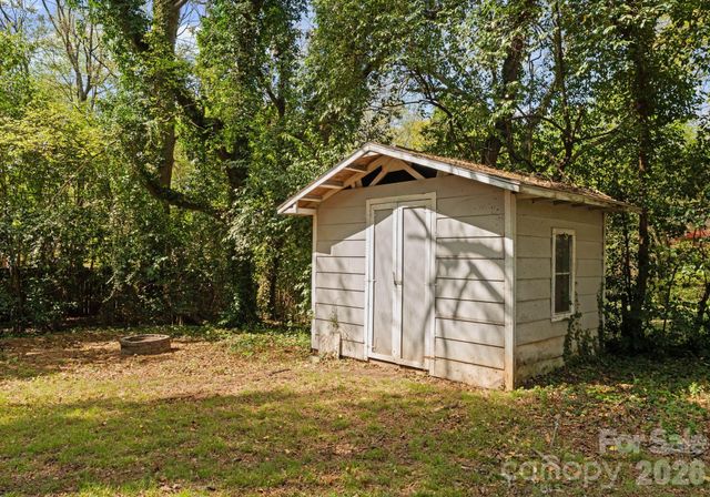 1136 E Woodlawn Road, Charlotte, NC 28209