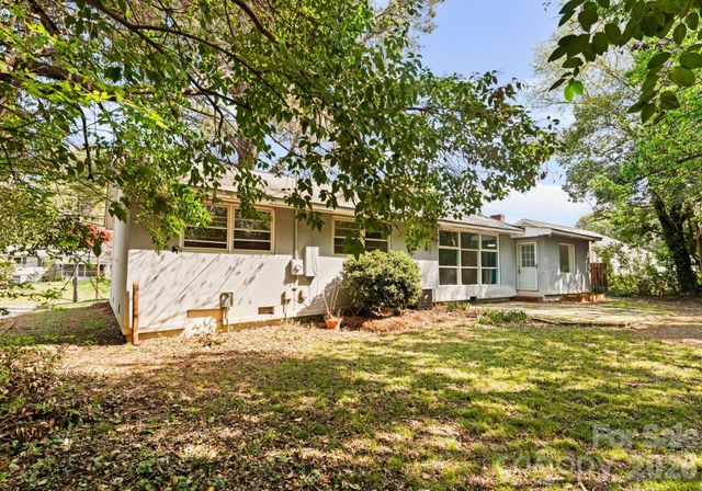 1136 E Woodlawn Road, Charlotte, NC 28209