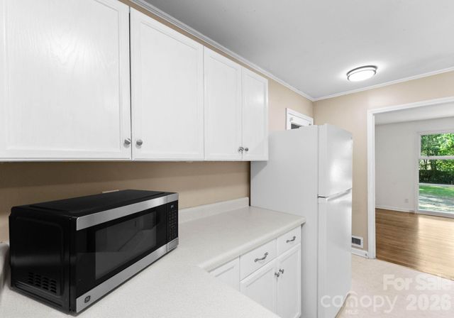 1136 E Woodlawn Road, Charlotte, NC 28209