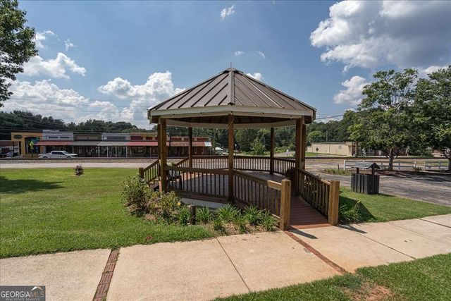 417 Beacon Drive, Maysville, GA 30558