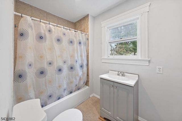 215 Dunellen Ave, Dunellen Boro, NJ 08812