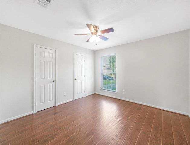 817 Willow Creek Drive, La Porte, TX 77571