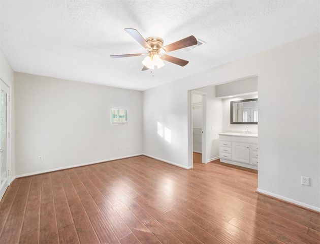 817 Willow Creek Drive, La Porte, TX 77571