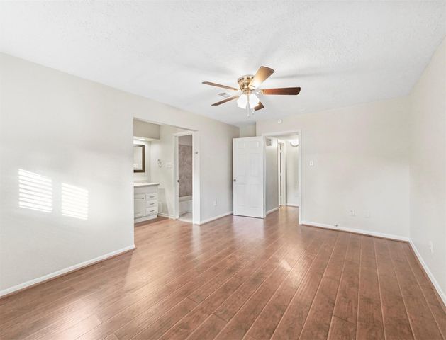 817 Willow Creek Drive, La Porte, TX 77571