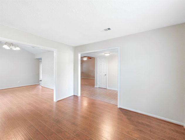 817 Willow Creek Drive, La Porte, TX 77571